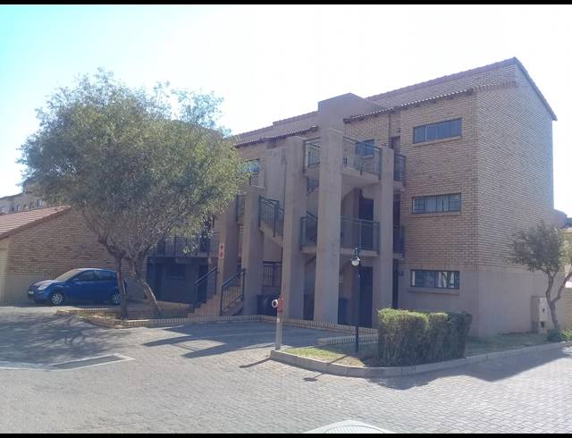 2 BEDROOM TOWNHOUSE SOLD IN THE ORCHARDS